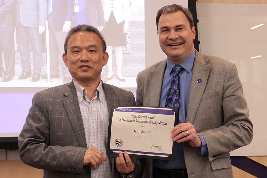 Zoetis Research Award, Drs. Jishu Shi and Hans Coetzee